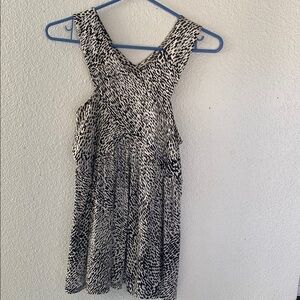 New York & company Elegant Black and White Women's top size small